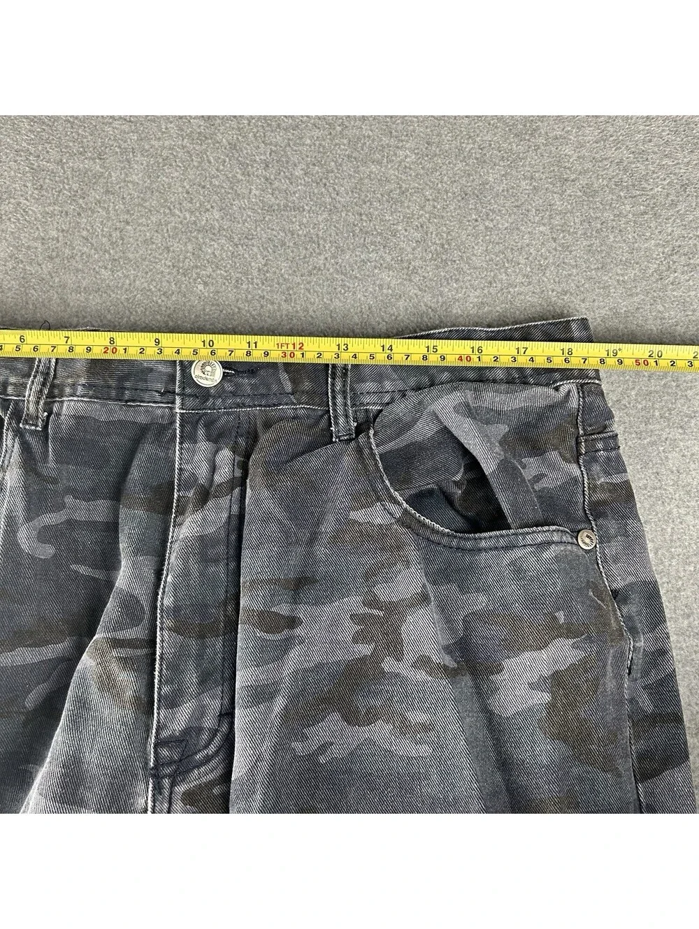 Akademiks product pair